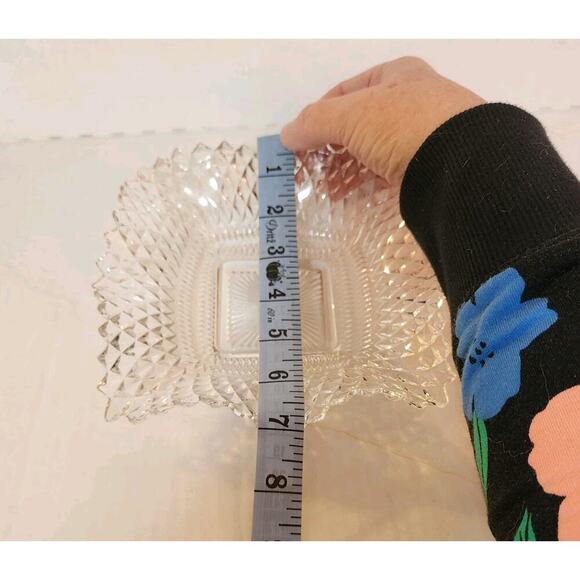 Vintage Indiana Glass Clear 6 In Ruffled Diamond Point Candy Dish - Picture 4 of 5